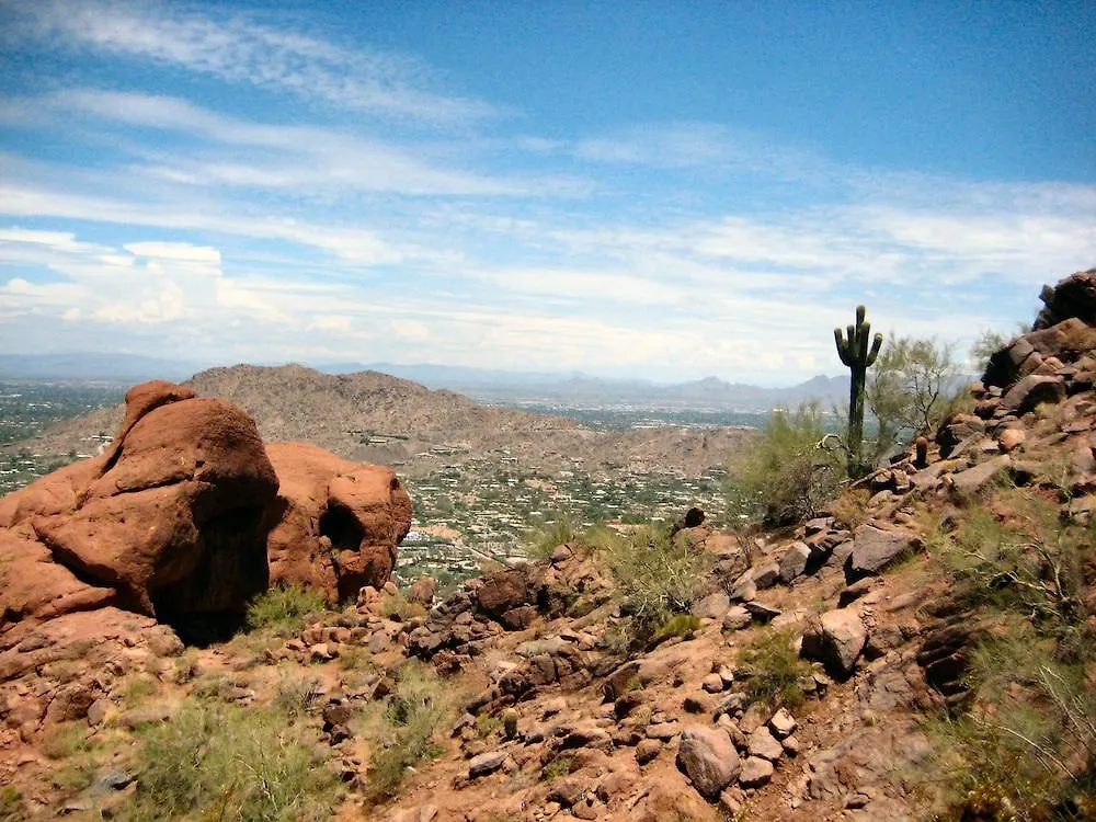 Doubletree Suites By Hilton Phoenix Hotel