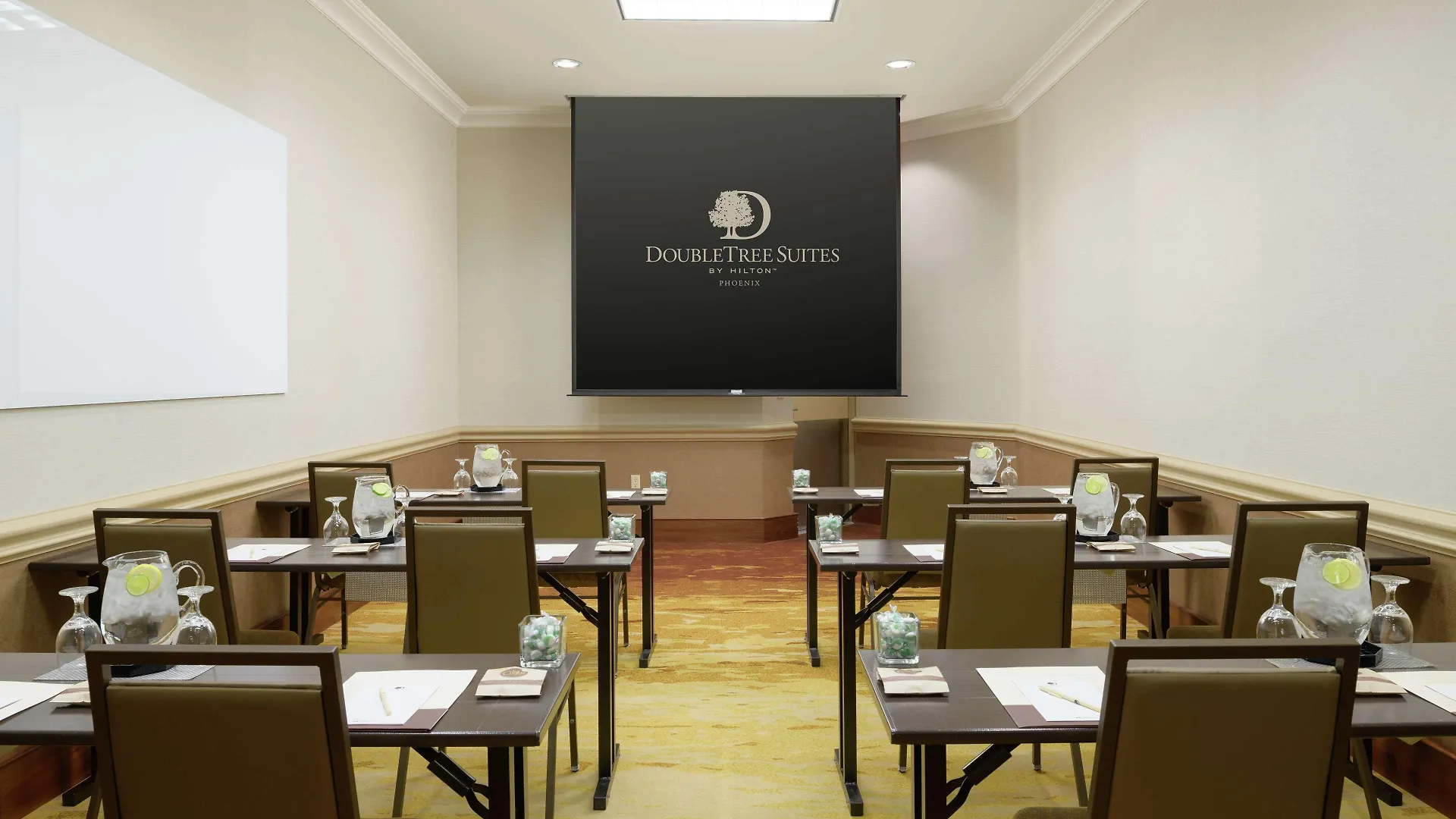 Doubletree Suites By Hilton Phoenix Hotel