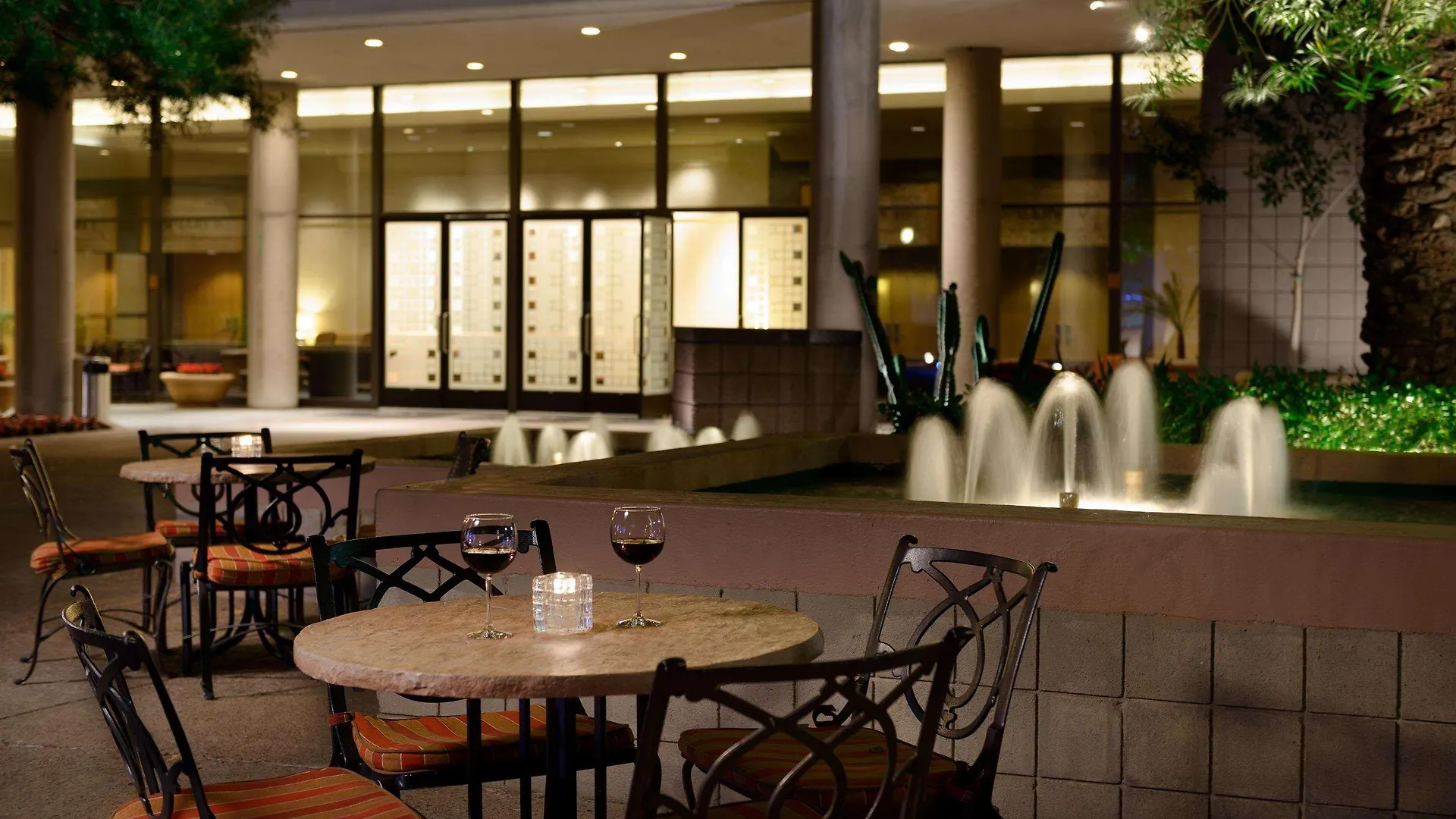 Doubletree Suites By Hilton Phoenix 4*,