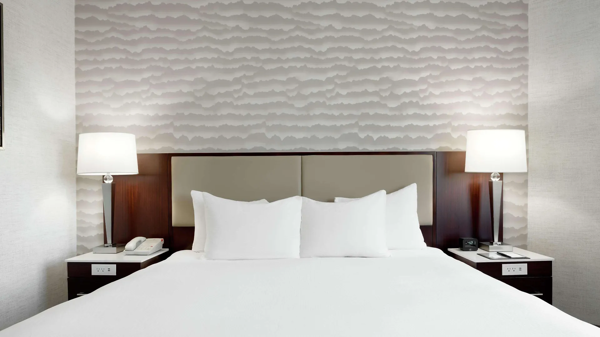 Doubletree Suites By Hilton Phoenix