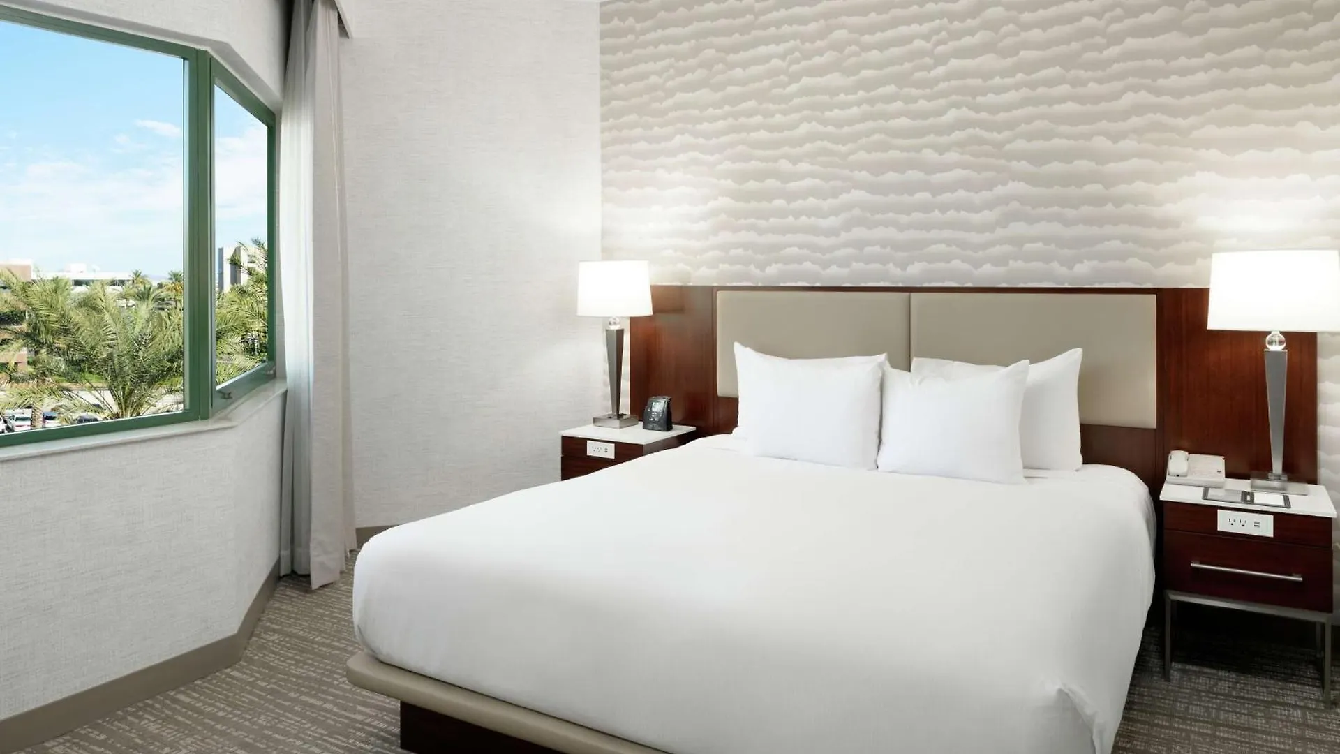 Doubletree Suites By Hilton Phoenix