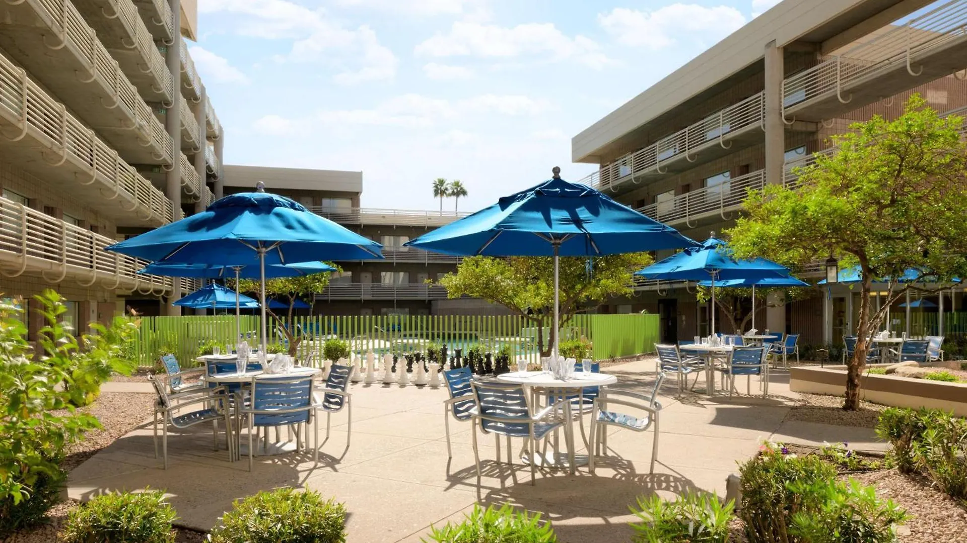 Doubletree Suites By Hilton Phoenix Hotel