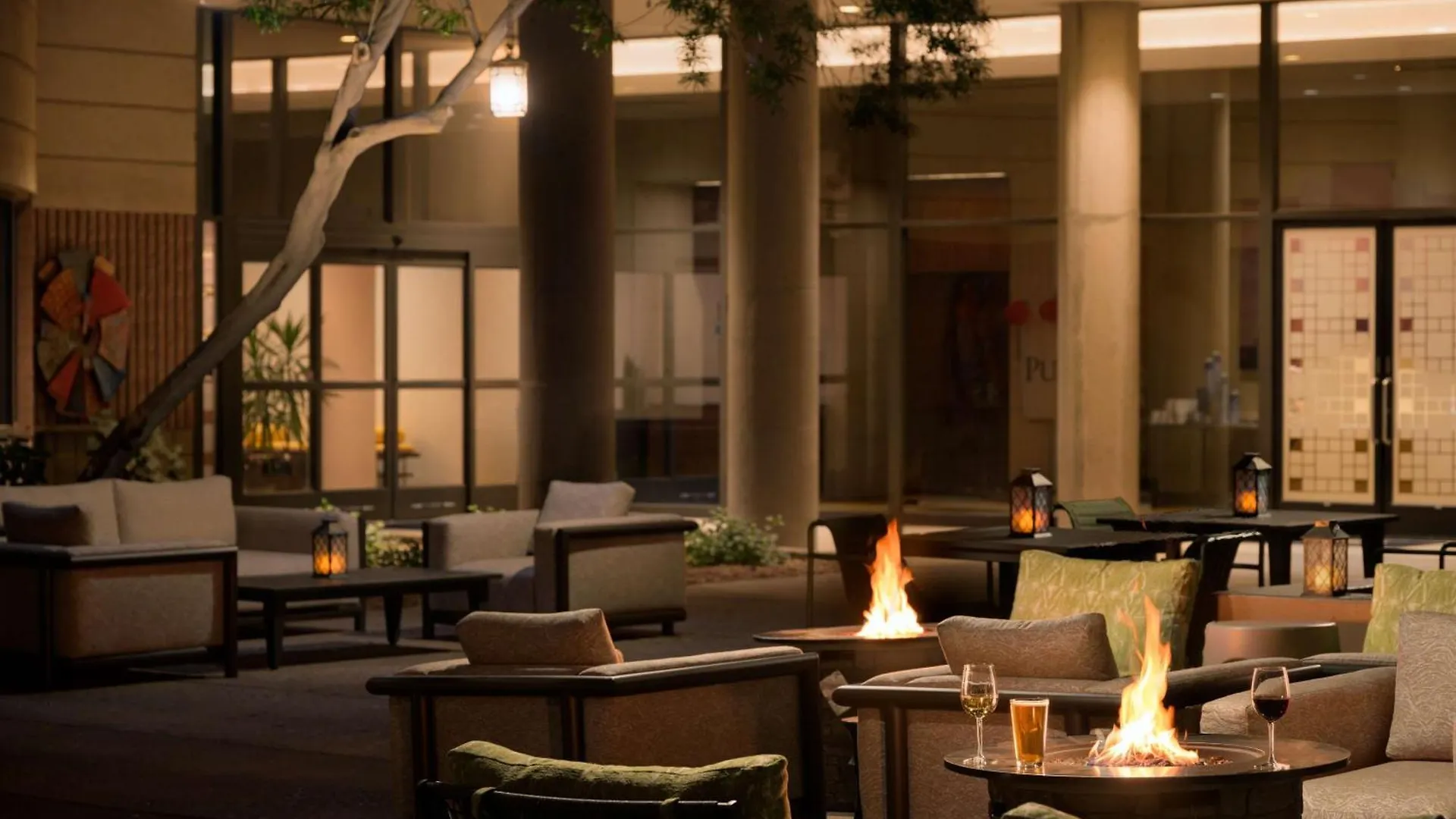 Doubletree Suites By Hilton Phoenix Hotel