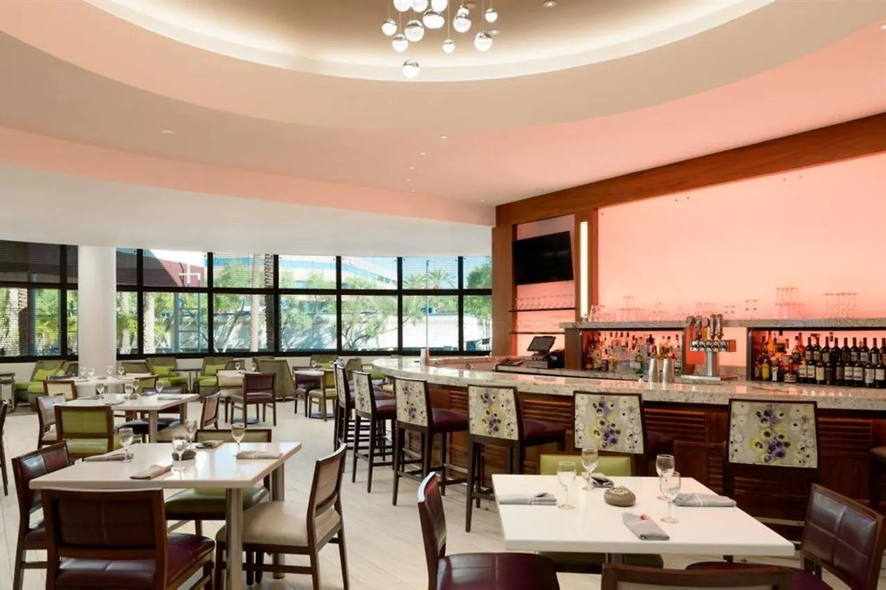 Doubletree Suites By Hilton Phoenix Hotel