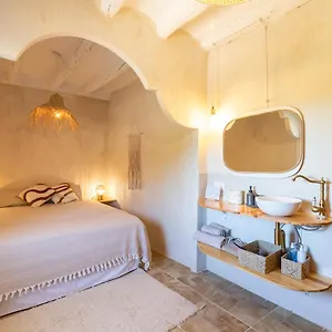 Masia Aubareda Bed and breakfast