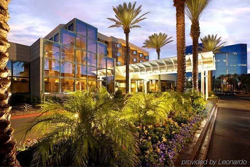 Doubletree Suites By Hilton Phoenix Hotel