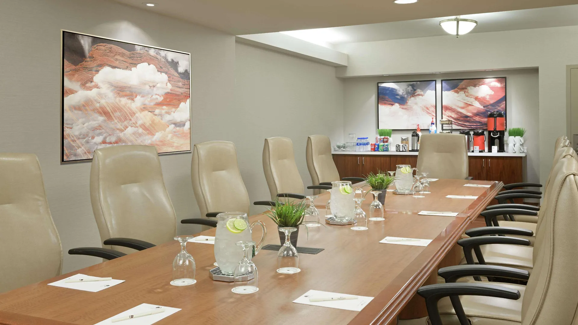 Doubletree Suites By Hilton Phoenix Hotel